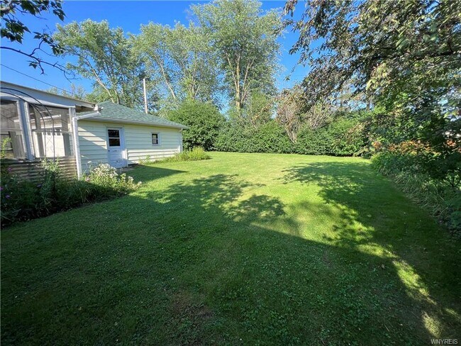 Building Photo - 138 Bennington Rd