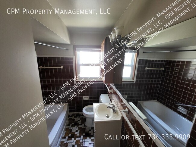 Building Photo - Great Family Home In St. Clair Shores!