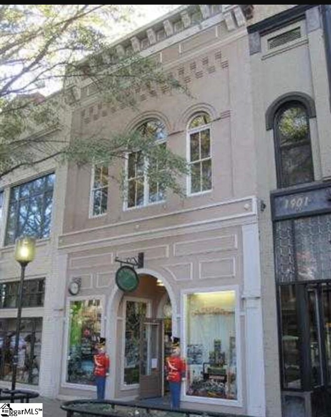 Primary Photo - 117 N Main St