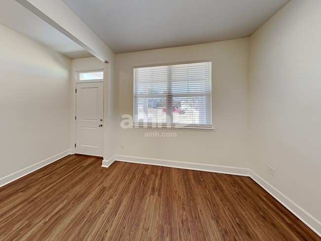 Building Photo - 2920 Throneberry Ln