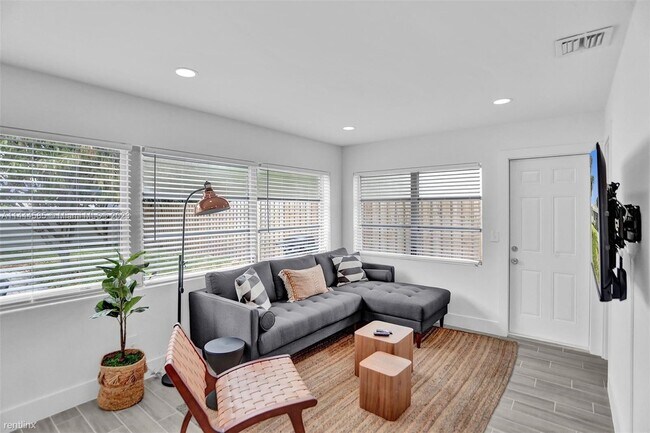 Building Photo - 3 br, 2 bath House - 348 NW 45th St