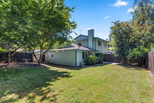 Private backyard and patio - 7115 SW 100th Ter