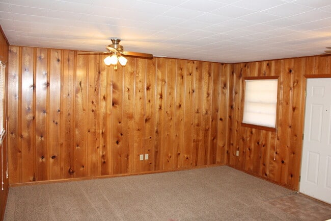 Building Photo - House Located Minutes From Schools, Restau...