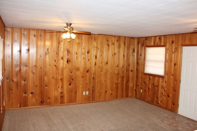 Foto del edificio - House Located Minutes From Schools, Restaurants & Shopping Mall!