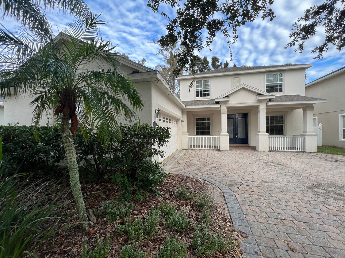 Foto principal - Stunning 4 Bedroom 2.5 Bath Home with Bonu...