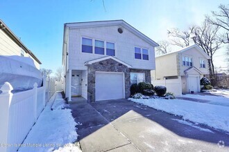Building Photo - 28 Speedwell Ave