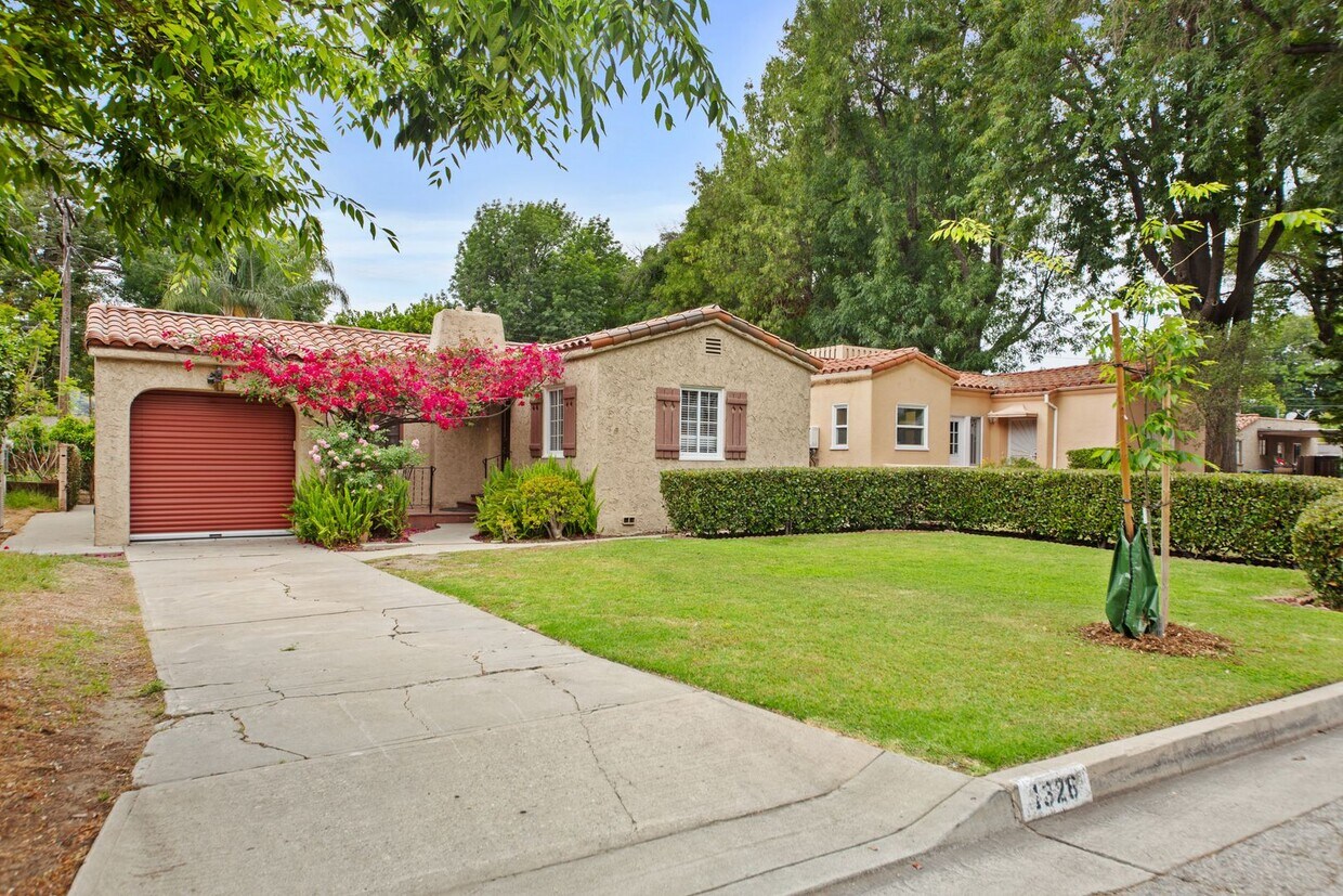 Primary Photo - Beautiful 3-bedroom, 2-bath Spanish-Style ...