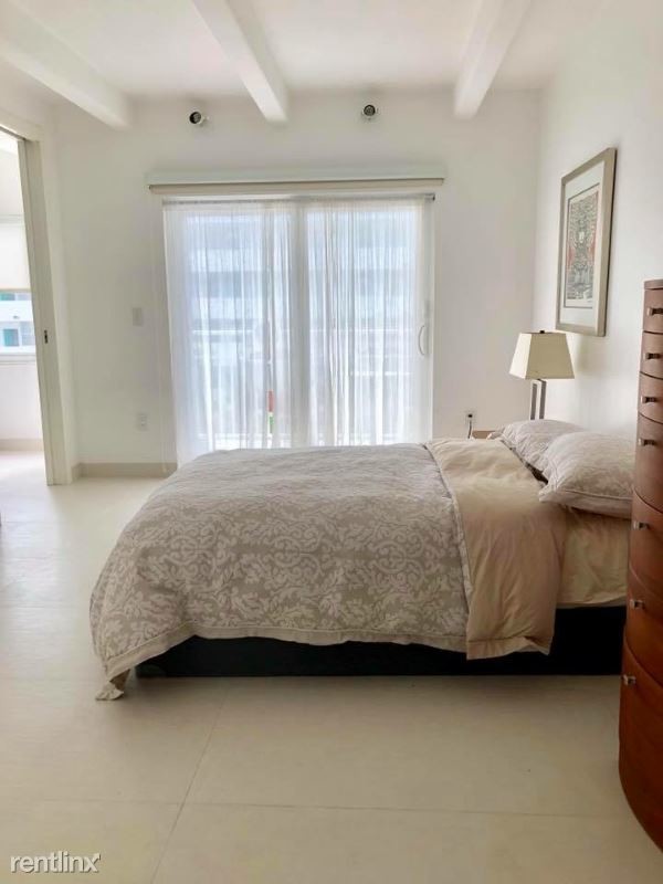 Building Photo - 400 Collins Ave
