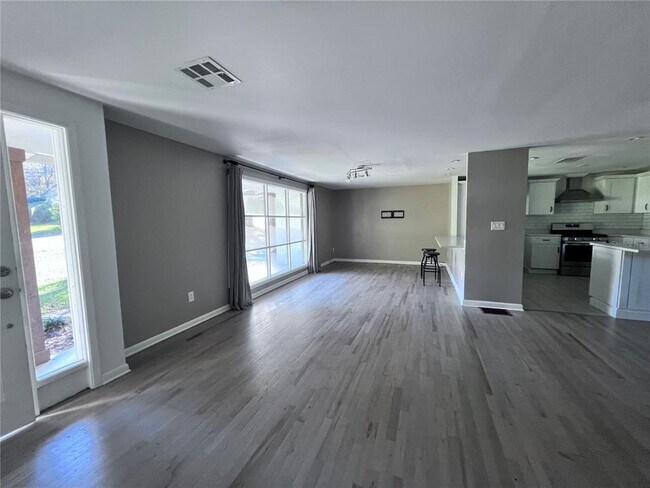 Building Photo - 122 NW 29th St