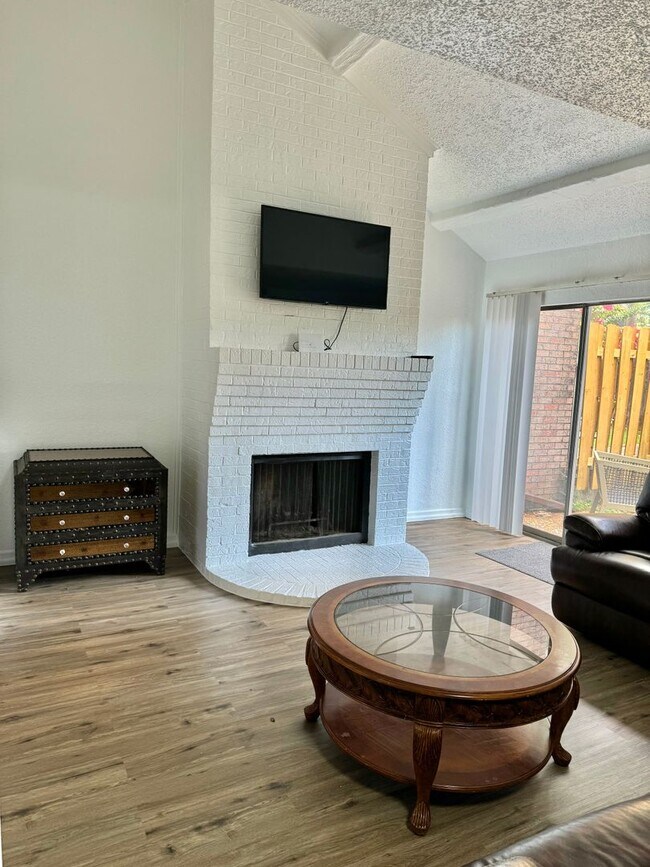 Foto del edificio - Fully furnished townhome for rent