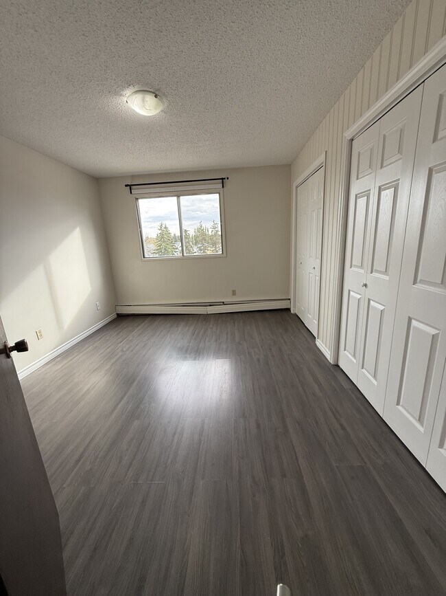 Photo du bâtiment - 80 Brookwood Dr