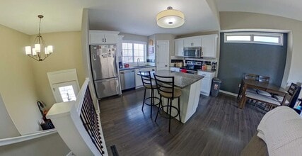 Building Photo - 2122 Little Kitten Ave