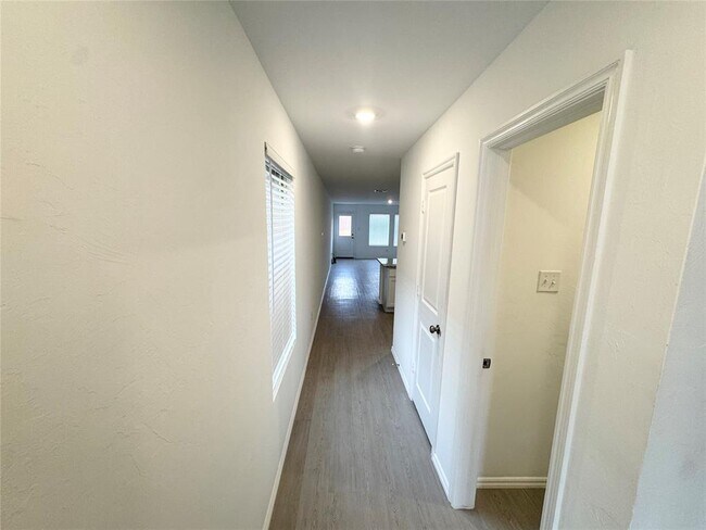 Foto del edificio - 3305 NW 148th St