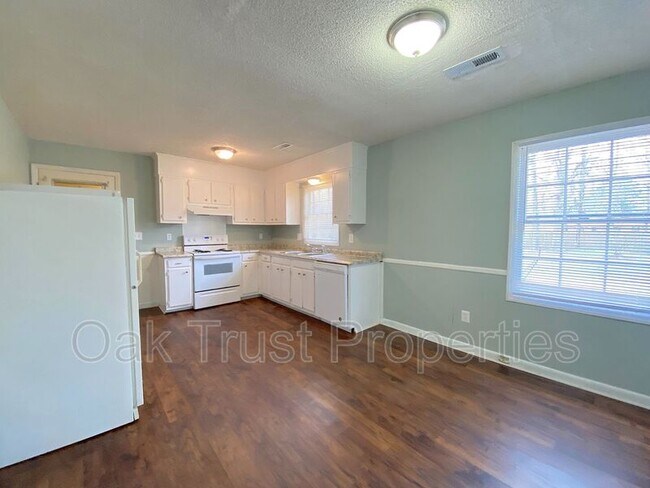 Building Photo - 109 Red Cedar Dr