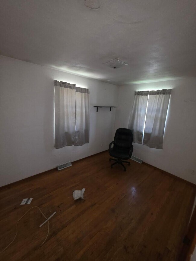 Foto del edificio - 11302 Putnam St
