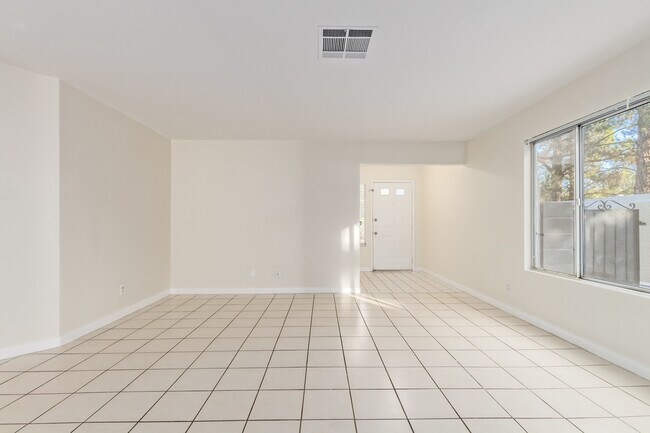 Building Photo - 2325 Diamondback Dr