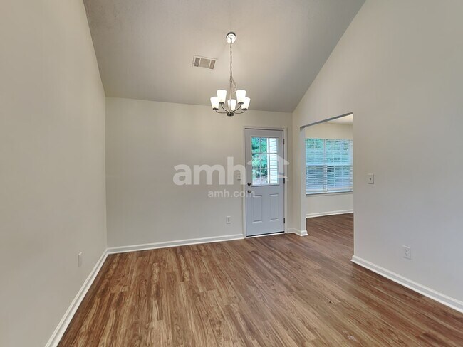 Building Photo - 375 Ermines Way