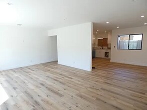 Building Photo - 1347 N Stanley Ave