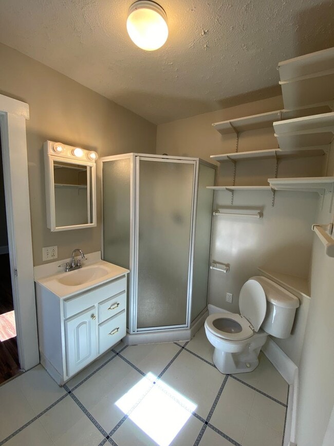 Foto del edificio - Updated 2 Bedroom 1.5 Bath Near Grandview ...