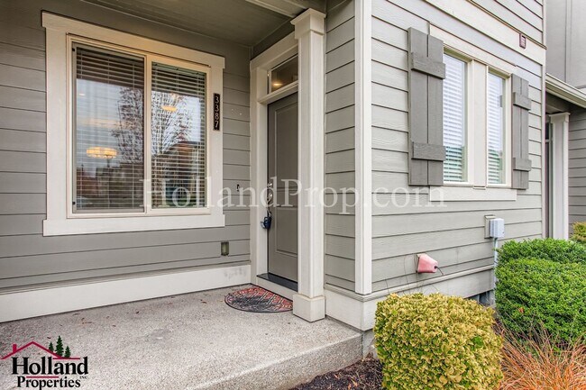 Foto del edificio - Beautiful Townhome with an Attached Garage in South East Hillsboro!