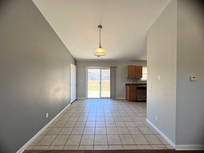 Building Photo - Newly Renovated Fenced Home Close to FLW!