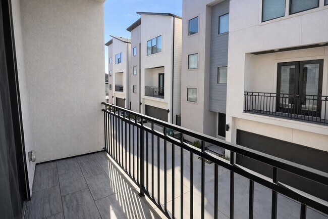 Foto del edificio - 10806 Warwana Rd