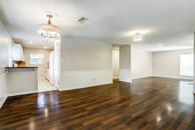 Building Photo - 5710 De Lange Ln