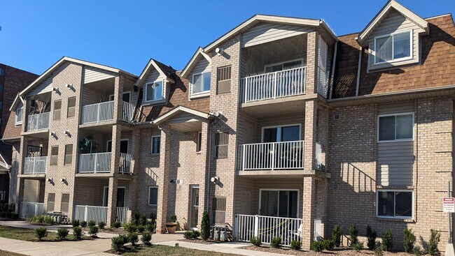 Building Photo - 1323 Langlois Av