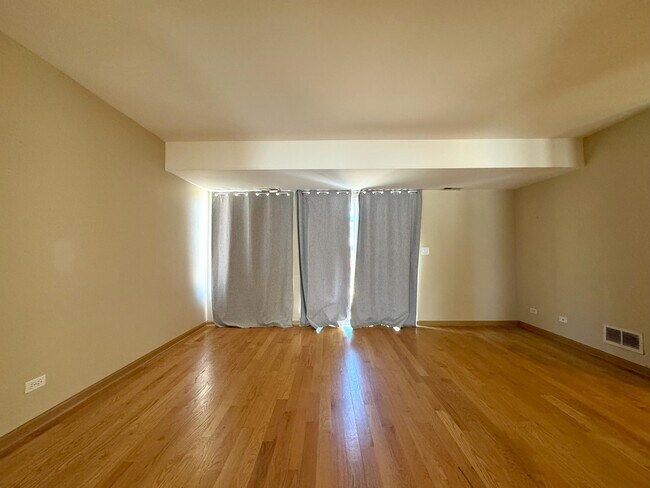 Building Photo - 403 Reagan Dr