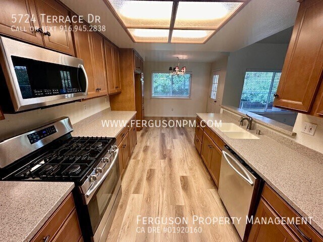 Foto del edificio - 5724 Terrace Dr