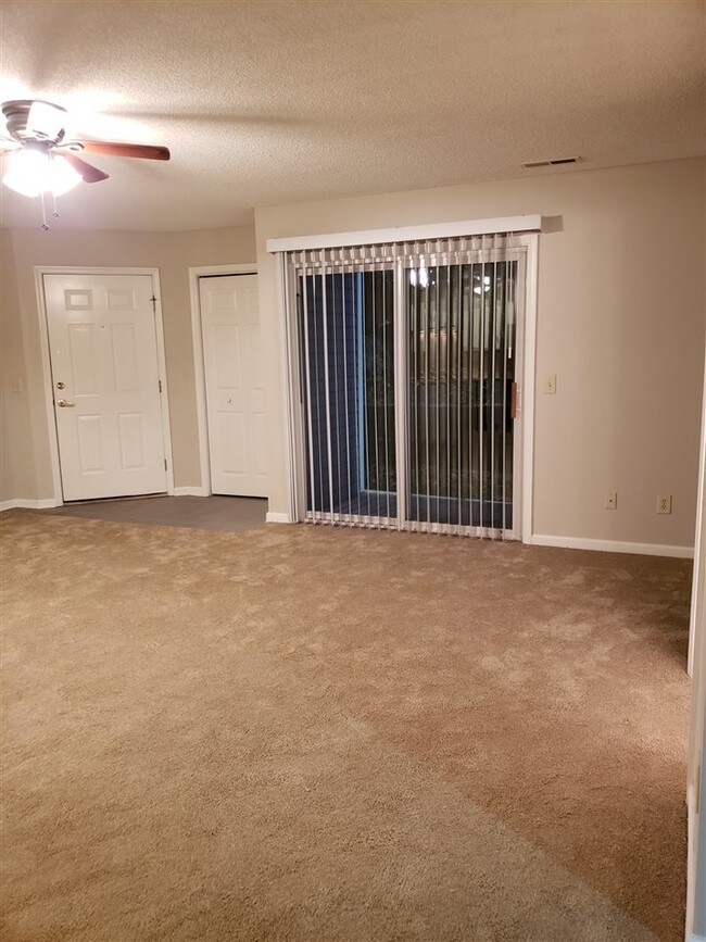 Building Photo - 1129 Robin Hood Ct