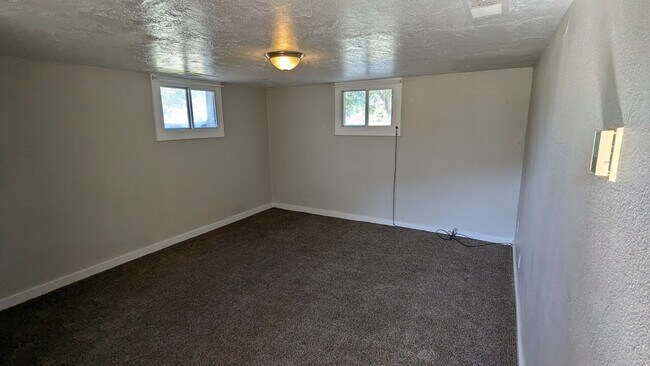 Building Photo - 605 N. 200 W. / MAK