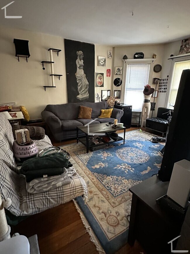Building Photo - Huge 4 bed in Allston....