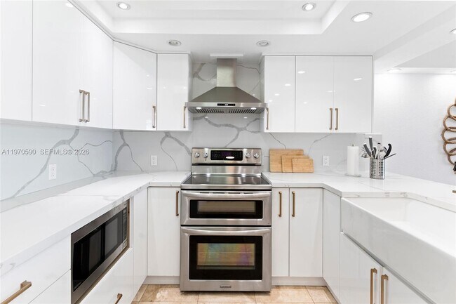 Foto del edificio - 5701 Collins Ave