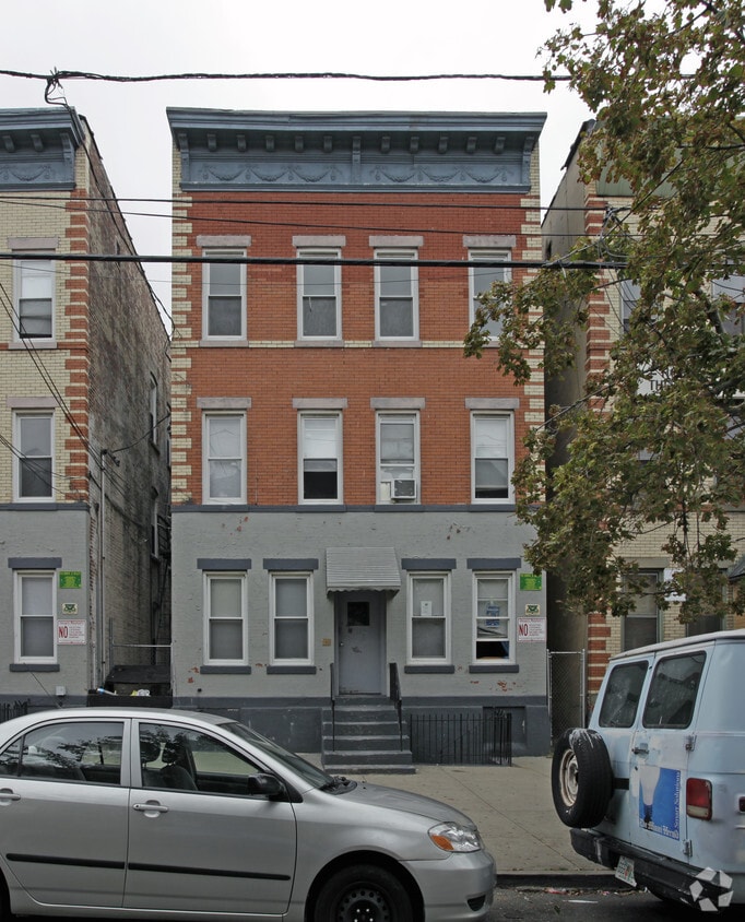 Building Photo - 231 Van Horne St