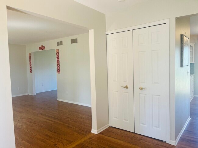 Foto del edificio - 1342 S Hidden Creek Dr