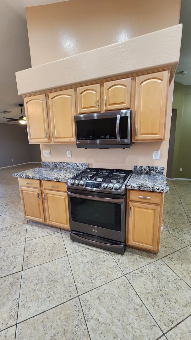 Foto del edificio - 1322 E Harwell Rd, Phoenix AZ 85042