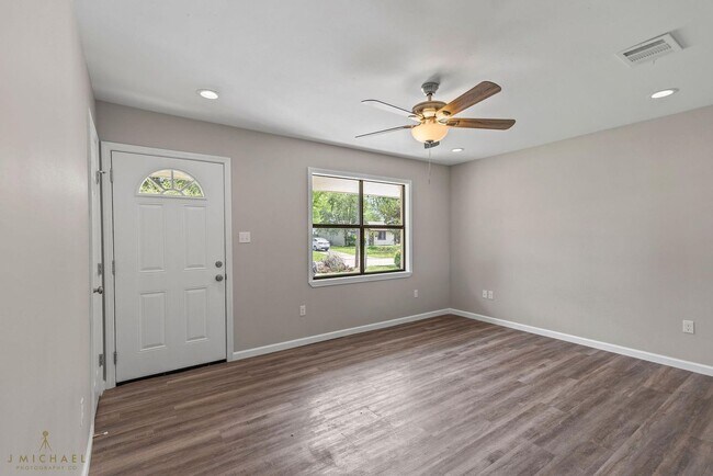 Foto del edificio - Beautifully remodeled home in S. Bossier!