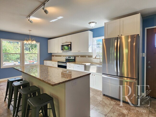 Building Photo - Charming Farmhouse in Town — Hobby Ready &...