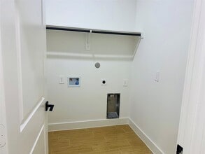 Building Photo - 5710 Delmack St