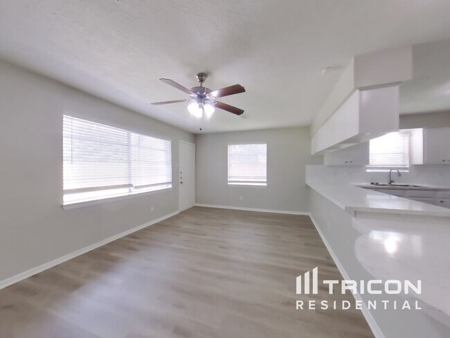 Foto del edificio - 7022 Sandy Knolls Dr