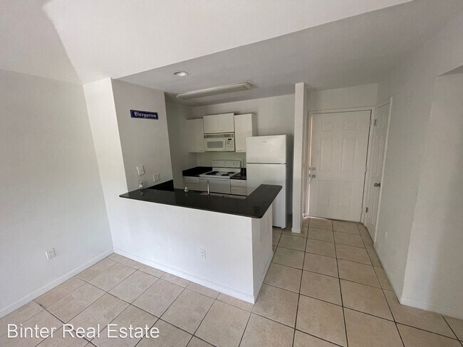Foto del edificio - 1 br, 1 bath House - 4783 Via Palm Lake  117
