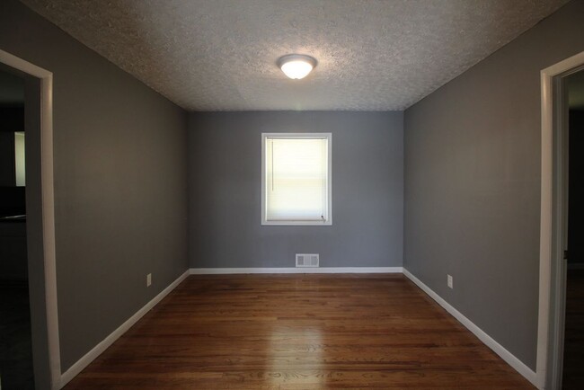 Building Photo - 3 Bedroom Home near Belvedere Park!