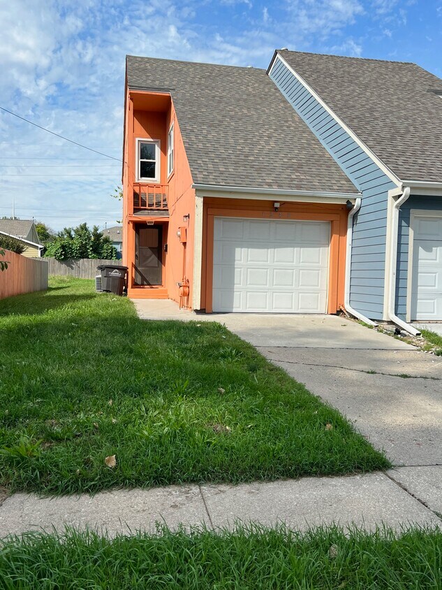 1248 E 17th Ct, Des Moines, IA 50316 Townhome Rentals in Des Moines