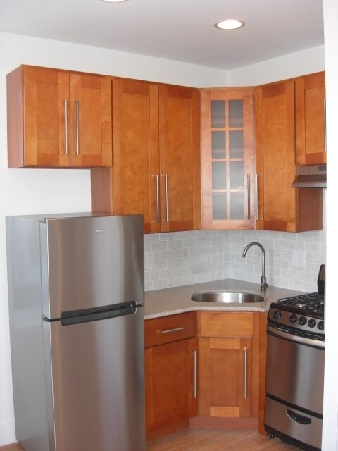 Building Photo - 2713 W Girard Ave