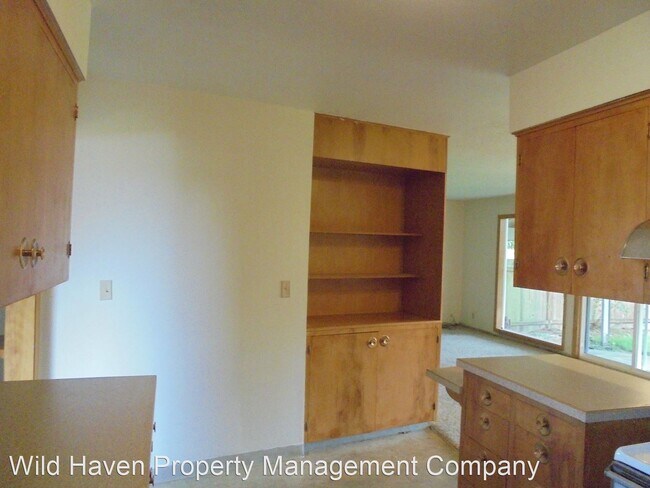 Building Photo - 3 br, 1 bath House - 800 NE 15th St.