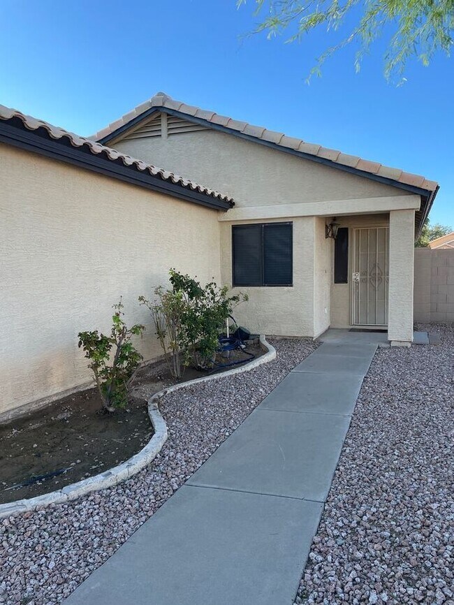 Foto del edificio - Lovely 3 Bedroom Home just minutes from De...