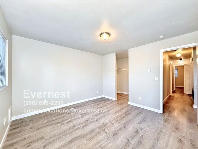 Building Photo - 12543 NE 23rd Pl