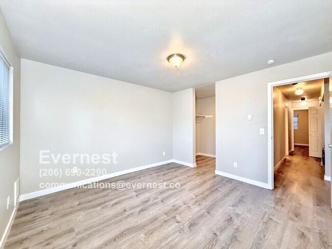 Building Photo - 3-Bedroom, 2-Bath Home in Convenient Locat...