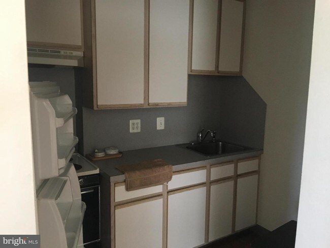 Foto del edificio - 4405 E Bristol Rd